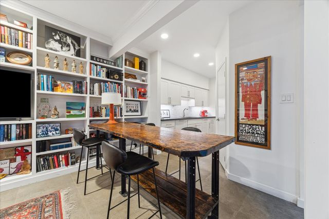 10 S Briar Hollow Lane 55, Houston, TX 77027