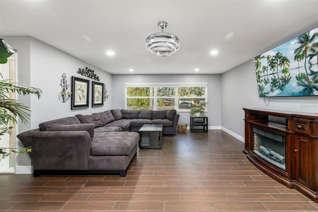 186 SUNWARD AVENUE, Palm Harbor, FL 34684