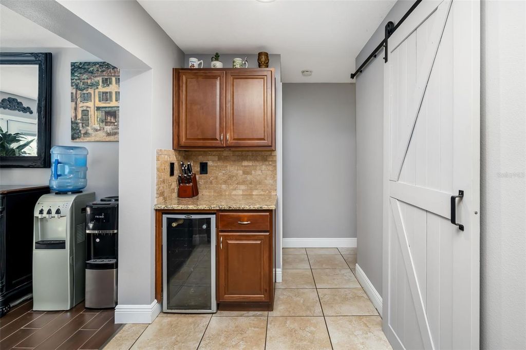 Image 18 of property listing at 186 SUNWARD AVENUE, Palm Harbor, FL 34684