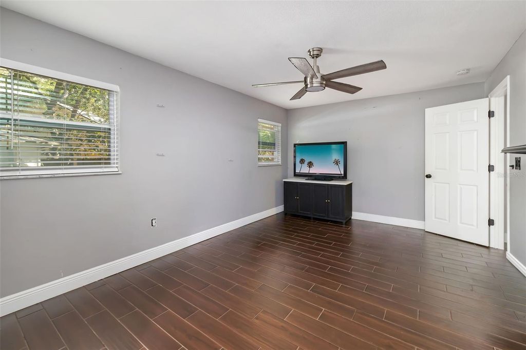 Image 23 of property listing at 186 SUNWARD AVENUE, Palm Harbor, FL 34684