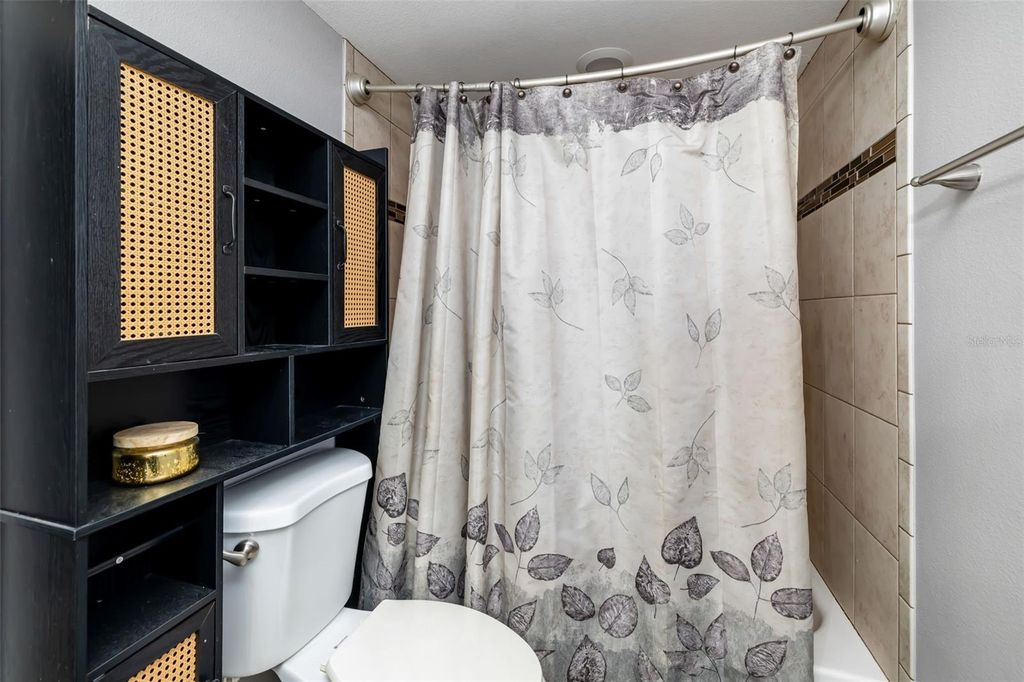 Image 26 of property listing at 186 SUNWARD AVENUE, Palm Harbor, FL 34684