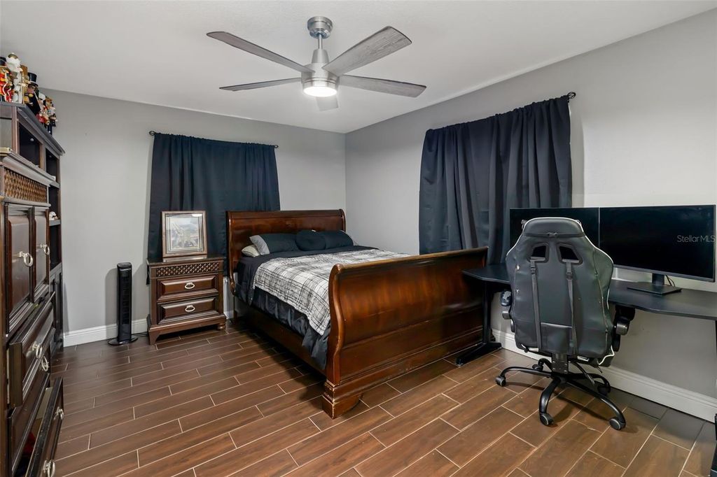 Image 27 of property listing at 186 SUNWARD AVENUE, Palm Harbor, FL 34684