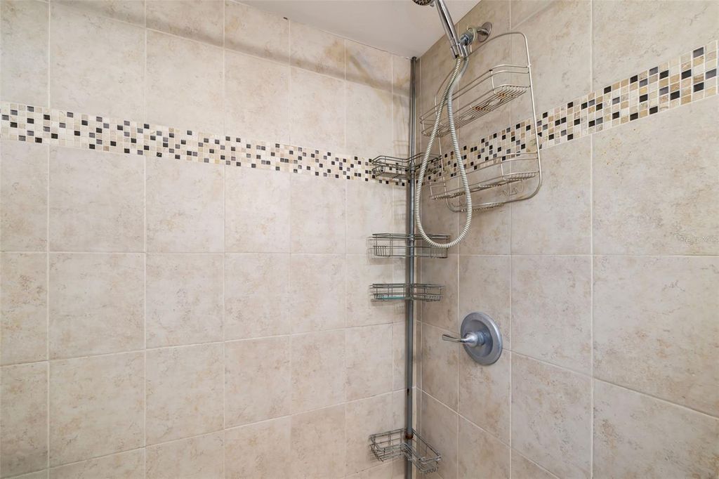 Image 30 of property listing at 186 SUNWARD AVENUE, Palm Harbor, FL 34684