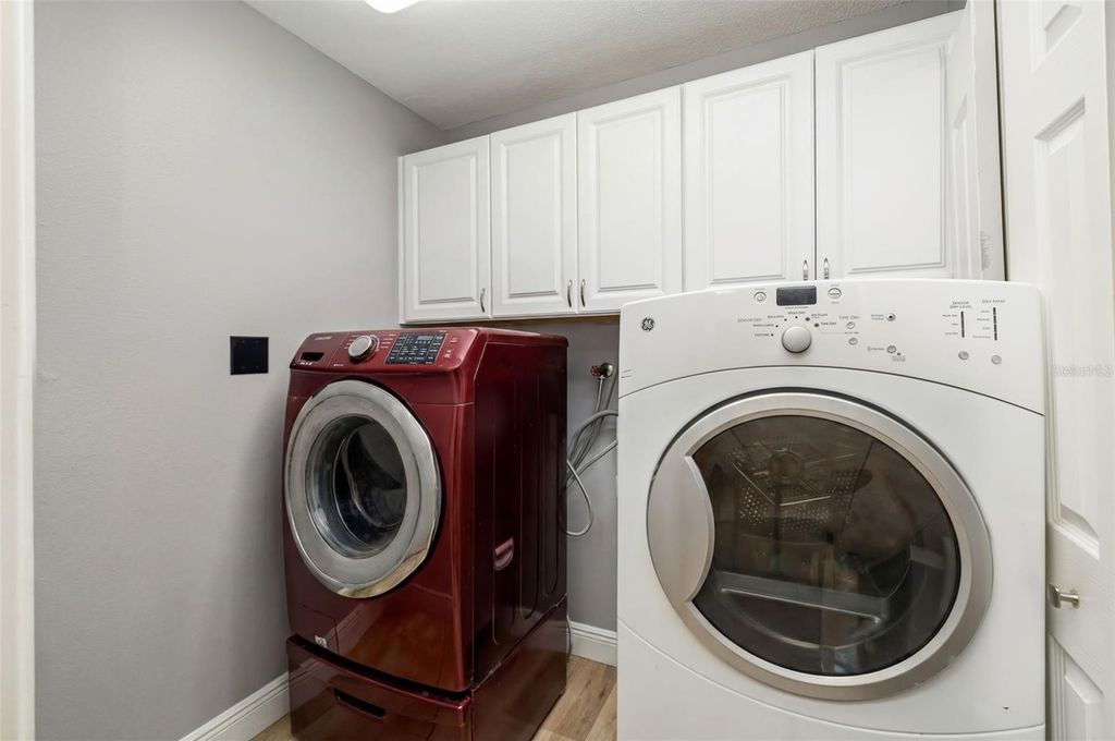 Image 36 of property listing at 186 SUNWARD AVENUE, Palm Harbor, FL 34684