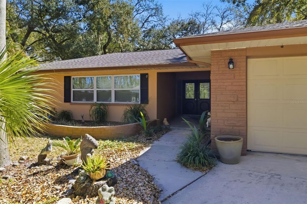 Image 5 of property listing at 186 SUNWARD AVENUE, Palm Harbor, FL 34684