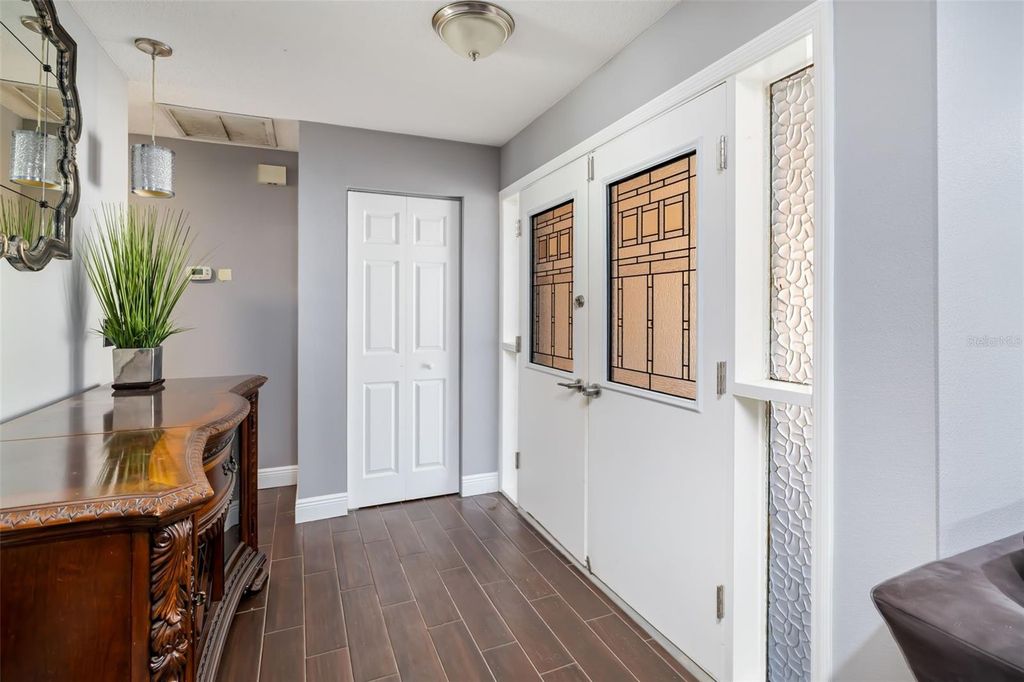 Image 7 of property listing at 186 SUNWARD AVENUE, Palm Harbor, FL 34684