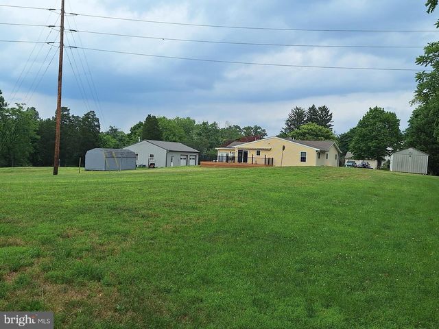 423 S BAUMSTOWN RD, Birdsboro, PA 19508