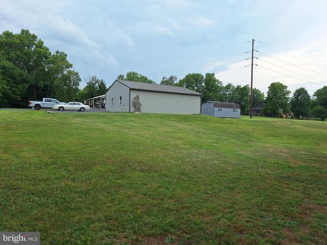 423 S BAUMSTOWN RD, Birdsboro, PA 19508