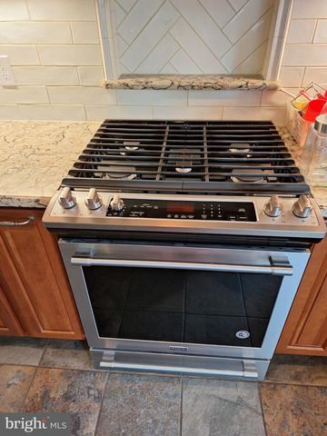 423 S BAUMSTOWN RD, Birdsboro, PA 19508
