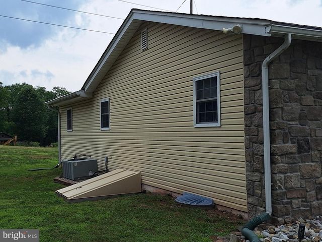 423 S BAUMSTOWN RD, Birdsboro, PA 19508