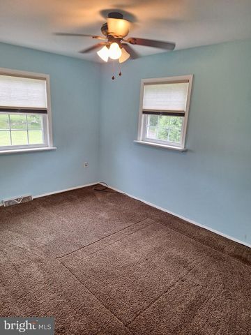 423 S BAUMSTOWN RD, Birdsboro, PA 19508