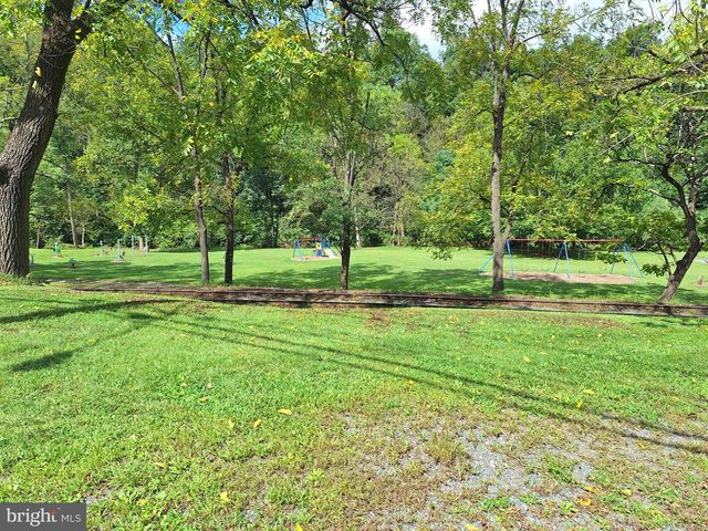 423 S BAUMSTOWN RD, Birdsboro, PA 19508