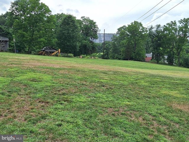 423 S BAUMSTOWN RD, Birdsboro, PA 19508