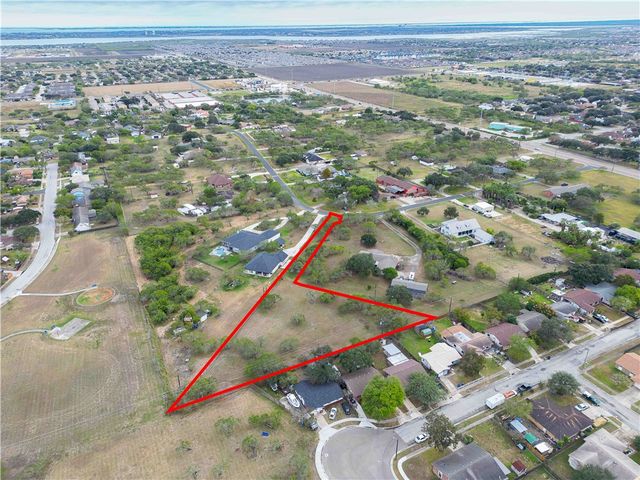 6866 Lake View Dr, Corpus Christi, TX 78412