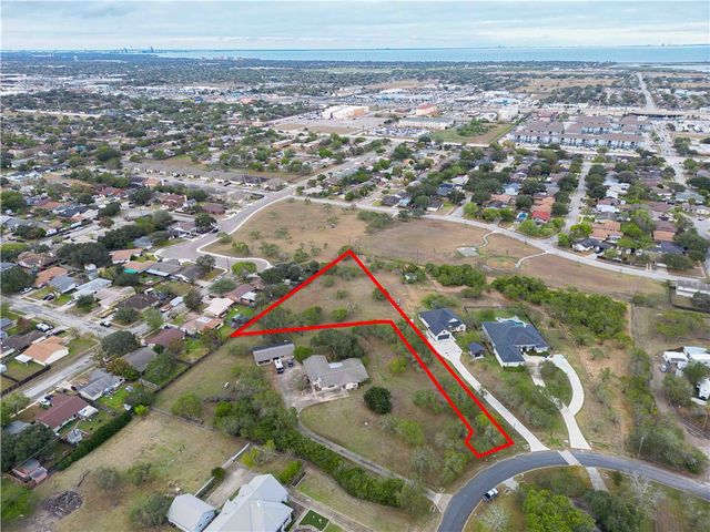 6866 Lake View Dr, Corpus Christi, TX 78412