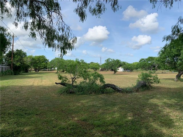 6866 Lake View Dr, Corpus Christi, TX 78412