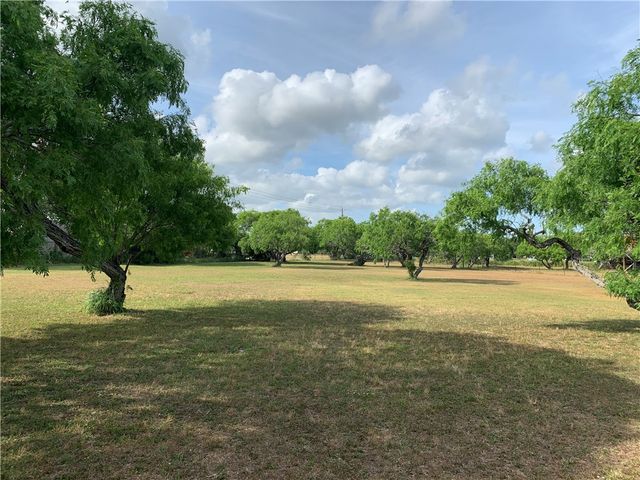 6866 Lake View Dr, Corpus Christi, TX 78412