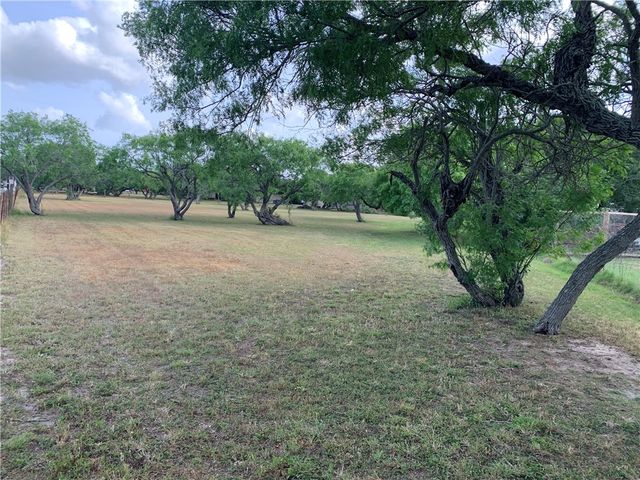 6866 Lake View Dr, Corpus Christi, TX 78412
