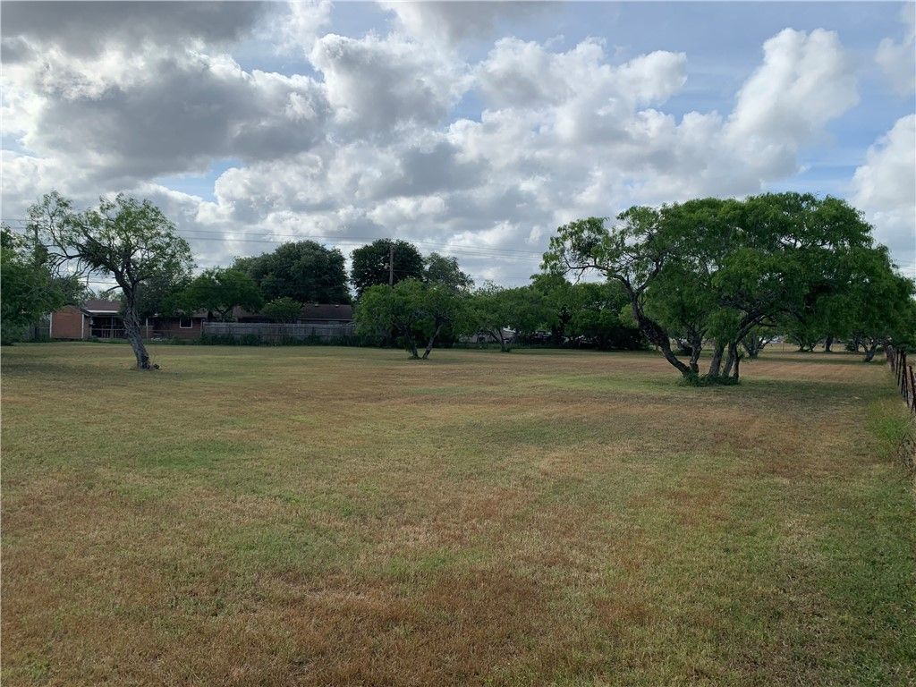 6866 Lake View Dr, Corpus Christi, TX 78412