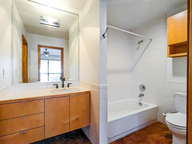 444 Oxford Street, Houston, TX 77007