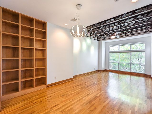 444 Oxford Street, Houston, TX 77007