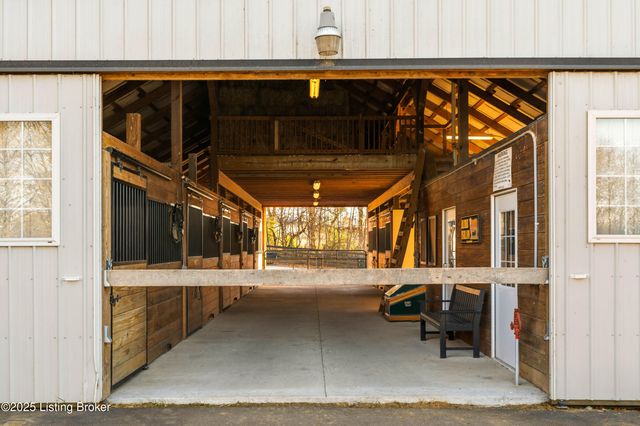 4199 Webb Rd, Simpsonville, KY 40067