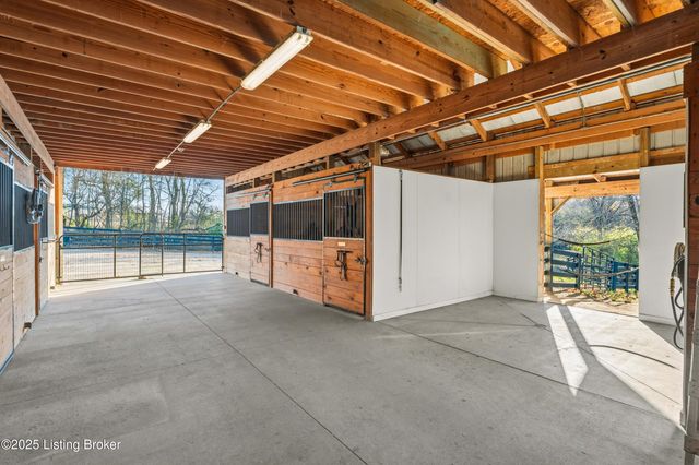 4199 Webb Rd, Simpsonville, KY 40067