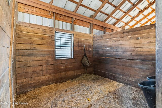 4199 Webb Rd, Simpsonville, KY 40067