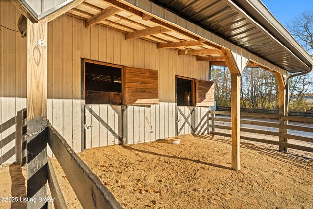 4199 Webb Rd, Simpsonville, KY 40067