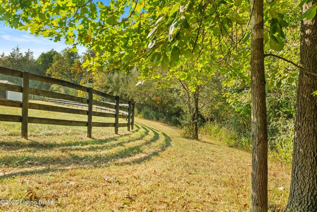 4199 Webb Rd, Simpsonville, KY 40067