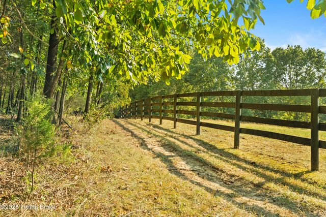 4199 Webb Rd, Simpsonville, KY 40067