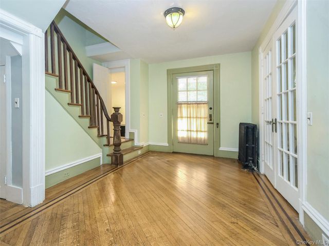 27 Summit Avenue, Sea Cliff, NY 11579