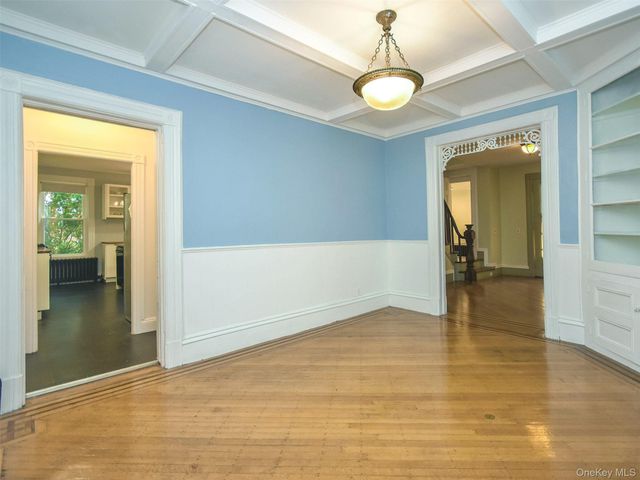 27 Summit Avenue, Sea Cliff, NY 11579