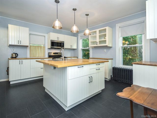 27 Summit Avenue, Sea Cliff, NY 11579