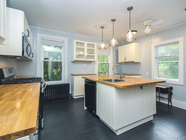 27 Summit Avenue, Sea Cliff, NY 11579