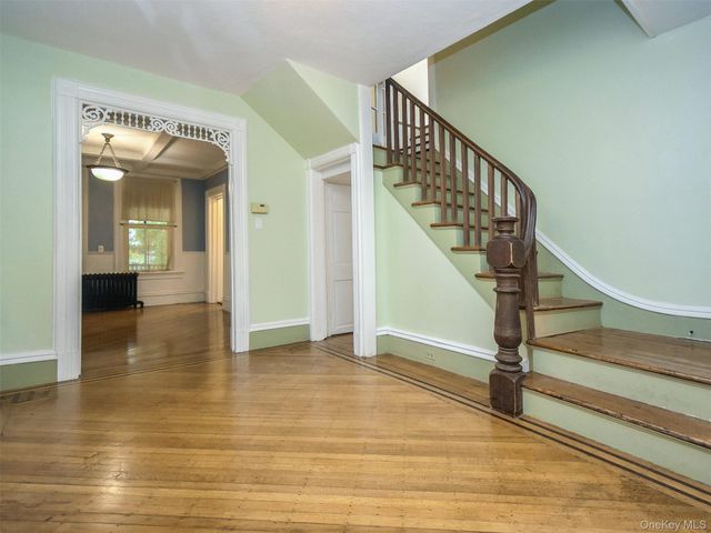 27 Summit Avenue, Sea Cliff, NY 11579