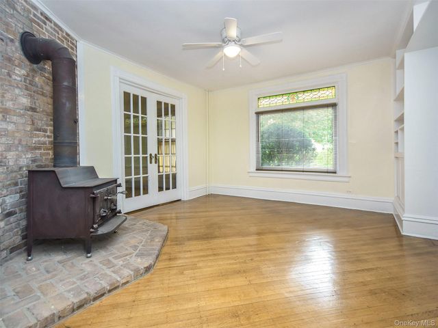 27 Summit Avenue, Sea Cliff, NY 11579