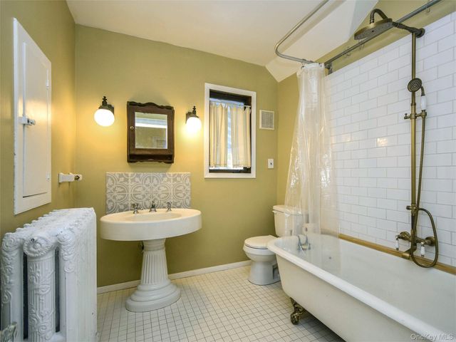 27 Summit Avenue, Sea Cliff, NY 11579