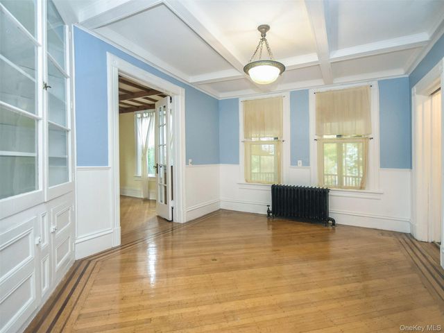 27 Summit Avenue, Sea Cliff, NY 11579