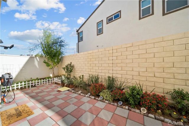 27616 Symphony Place, Valencia, CA 91381