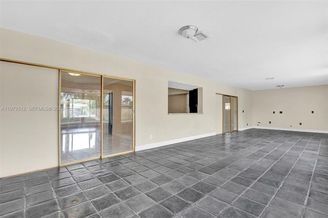 5113 Mckinley St, Hollywood, FL 33021