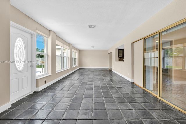 5113 Mckinley St, Hollywood, FL 33021