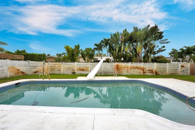 5113 Mckinley St, Hollywood, FL 33021