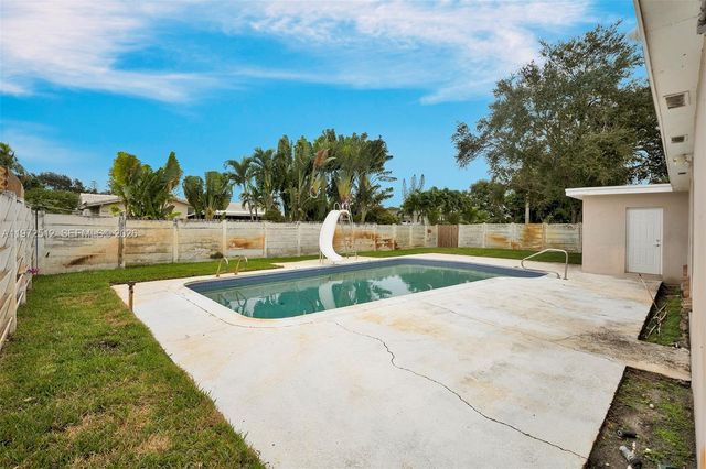 5113 Mckinley St, Hollywood, FL 33021