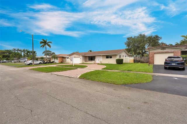 5113 Mckinley St, Hollywood, FL 33021