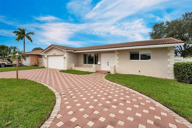 5113 Mckinley St, Hollywood, FL 33021