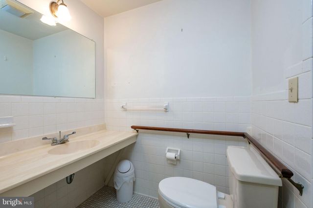 122 N MAIN ST, Woodstock, VA 22664