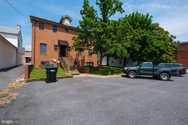 122 N MAIN ST, Woodstock, VA 22664