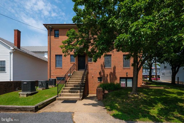 122 N MAIN ST, Woodstock, VA 22664