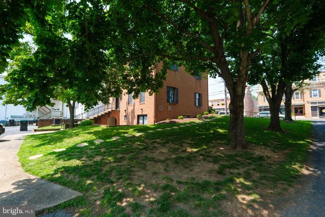 122 N MAIN ST, Woodstock, VA 22664